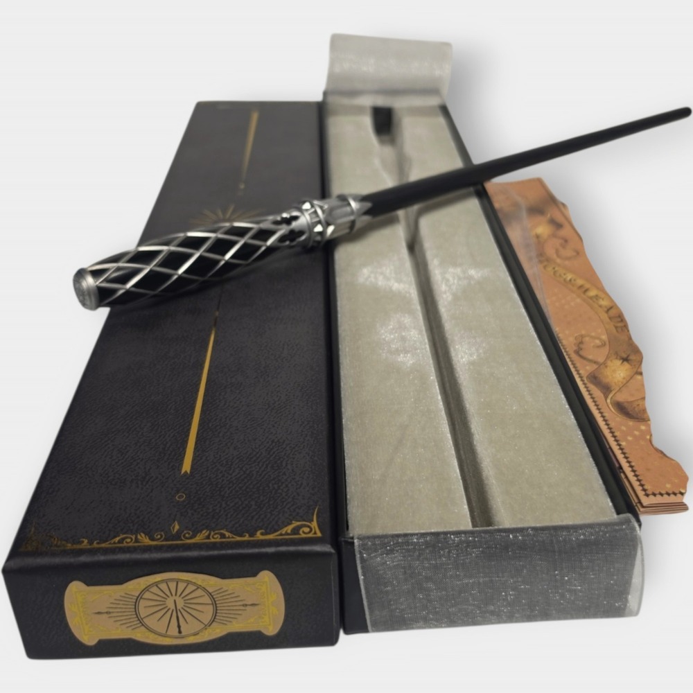 Harry Potter Interactive Wand – Universal Studios 2nd Gen Black/Sil – New in Box